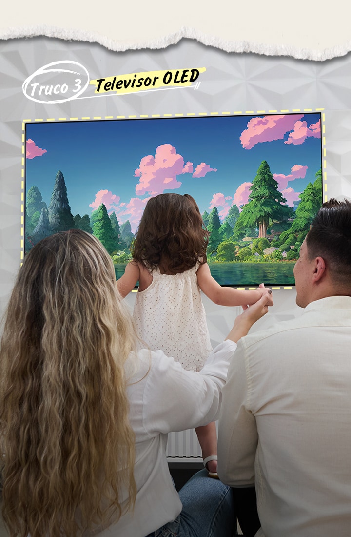 Mamá, papá y ni?o viendo una pantalla de TV vibrante.