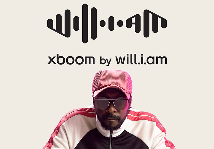 Imagen de will.i.am con el logotipo de xboom de will.i.am en la parte superior