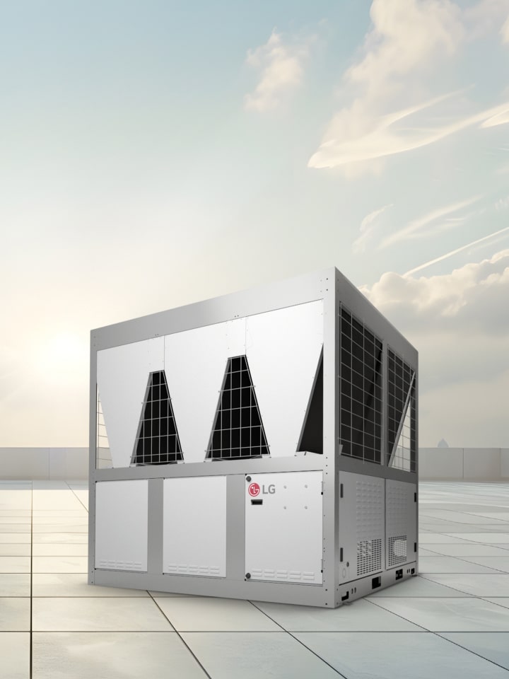 Inverter Scroll Chiller LG jest umieszczony na dachu z czystym niebem i delikatnym ?wiat?em s?onecznym w tle.	