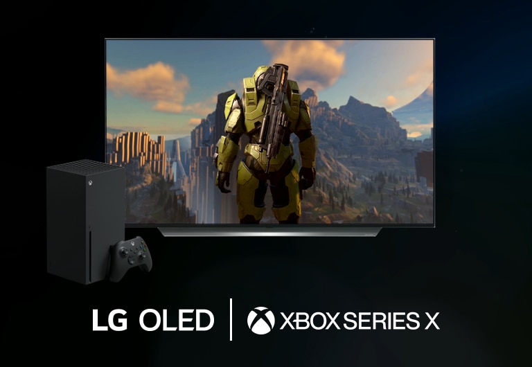 Konsola Xbox Series X, kontroler i telewizor przedstawiaj?cy scen? z gry Halo Infinite na czarnym tle.