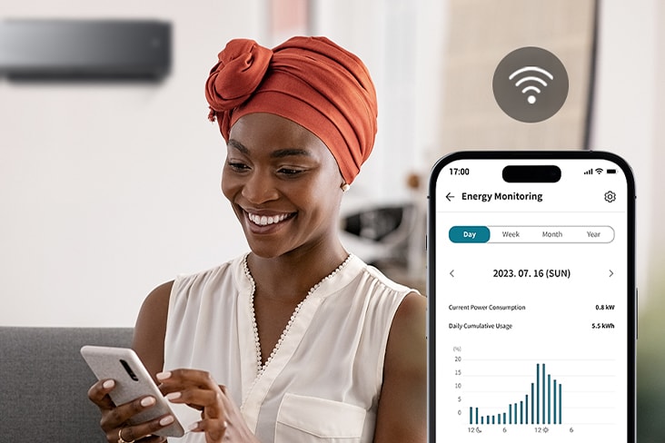 Kobieta korzystaj?ca z aplikacji LG ThinQ z AI kW Manager do monitorowania zu?ycia energii i przegl?dania wykresów zu?ycia na telefonie.