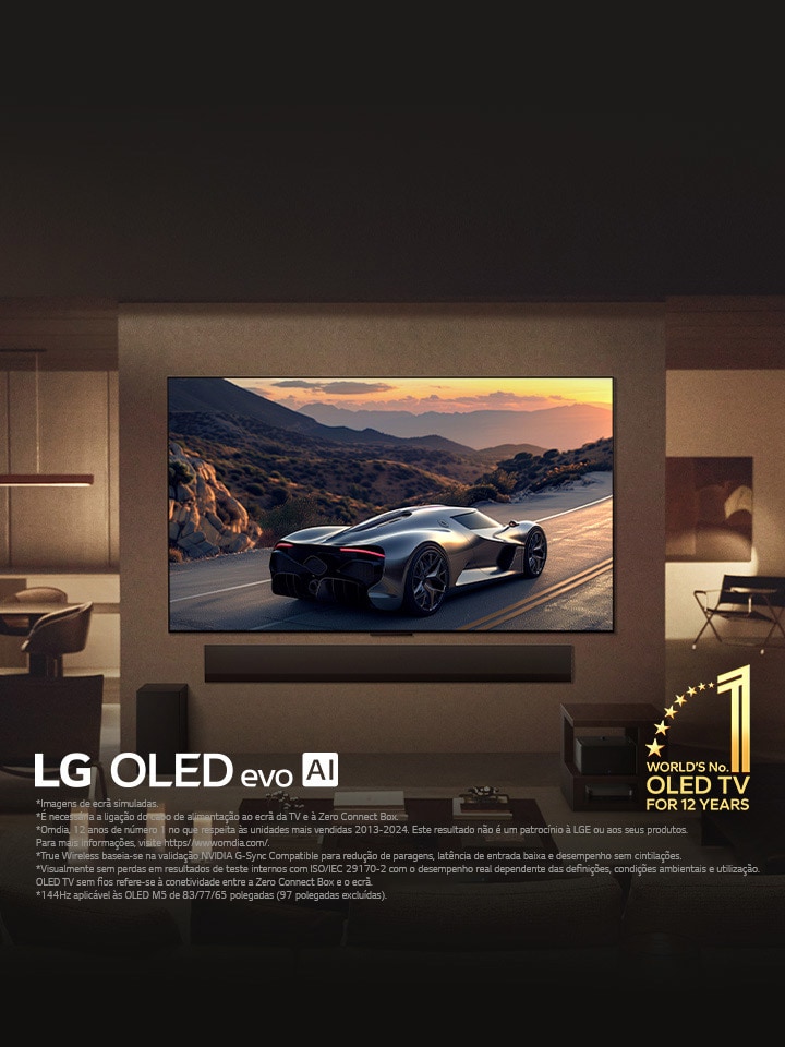 Sala de estar elegante com o televisor LG OLED evo M5 montado na parede. Com a LG Soundbar por baixo. Zero Connect Box escondida debaixo de uma mesa de apoio. N?o s?o visíveis quaisquer fios, o que demonstra a tecnologia True Wireless do televisor. O emblema “A OLED TV número 1 do mundo há 12?anos” e o logótipo LG OLED evo AI s?o visíveis. 