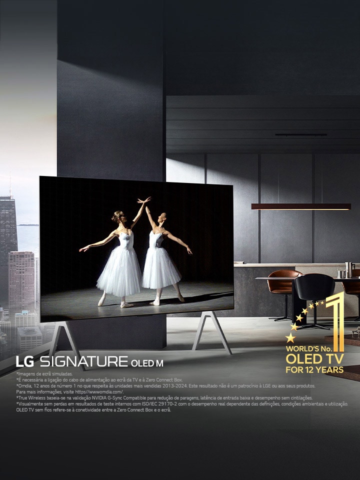 Sala de estar premium com o LG Signature OLED M5 num suporte de TV. O ecr? parece enorme. N?o s?o visíveis quaisquer fios, o que demonstra a tecnologia True Wireless do televisor. O emblema “A OLED TV número 1 do mundo há 12?anos” e o logótipo LG Signature OLED M s?o visíveis.