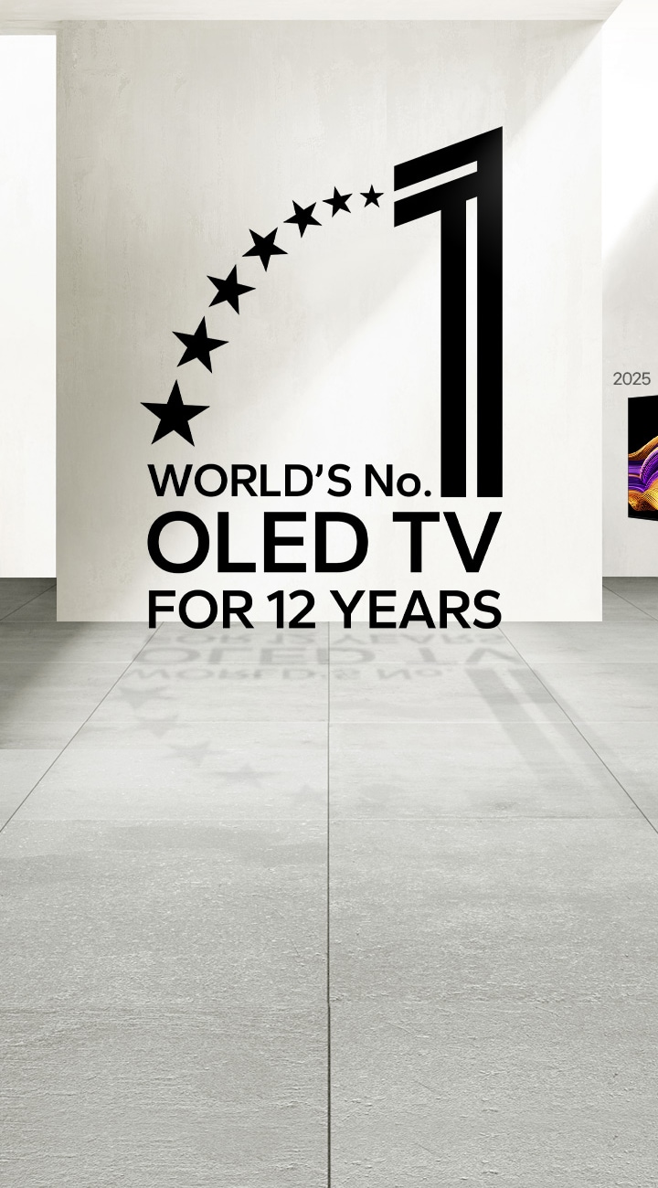 Emblema da OLED TV número 1 do mundo há 12 anos. O fundo parece um espa?o de exposi??o. Ao longe, pode ver-se um LG OLED TV. 