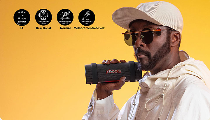 will.i.am está a segurar o xboom Grab com a m?o direita.