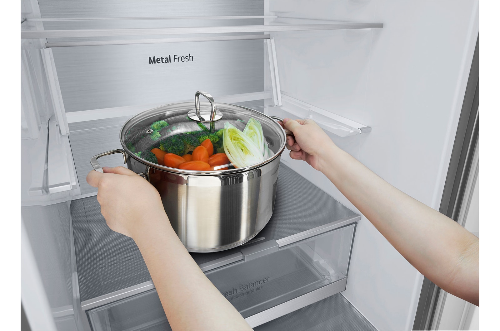 LG Frigorífico Combinado LG inox 381l com Classe Energética A-20%, DoorCooling+? e Wi-Fi, GBB92MBB3P