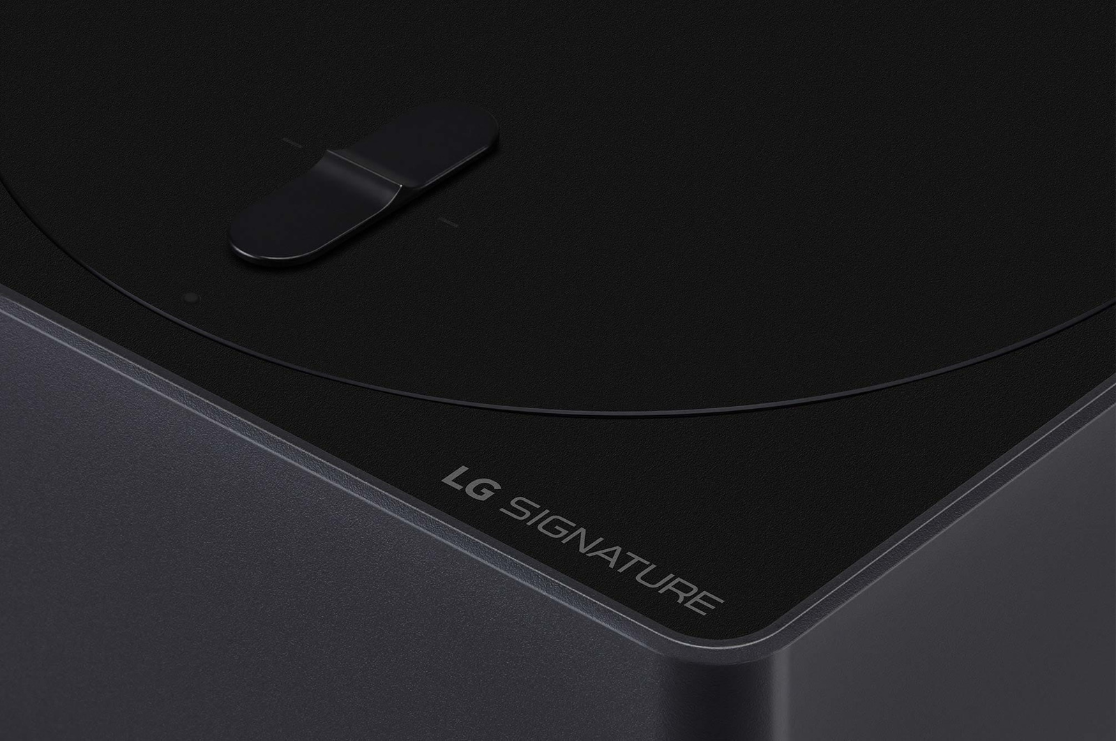 ???? ??????? ?????? Zero Connect Box ????? ???? LG SIGNATURE ??? ??????.