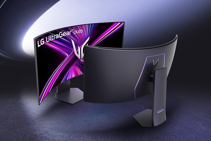 Vy framifr?n och bakifr?n av en LG UltraGear OLED-sk?rm med en b?jd design och elegant finish.