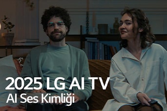 Ba?l?k g?rülüyor, 2025 LG AI TV, Al Voice ID. Koltukta oturan bir erkek ve kad?n, ellerinde TV uzaktan kumandas? var.