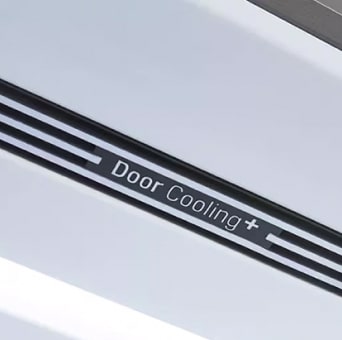 DoorCooling+ ?四方吹冷流 功能特寫圖，確保冰箱內部冷流更均勻，保鮮零死角