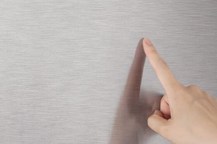 LG變頻四門冰箱使用的金屬質感材質。