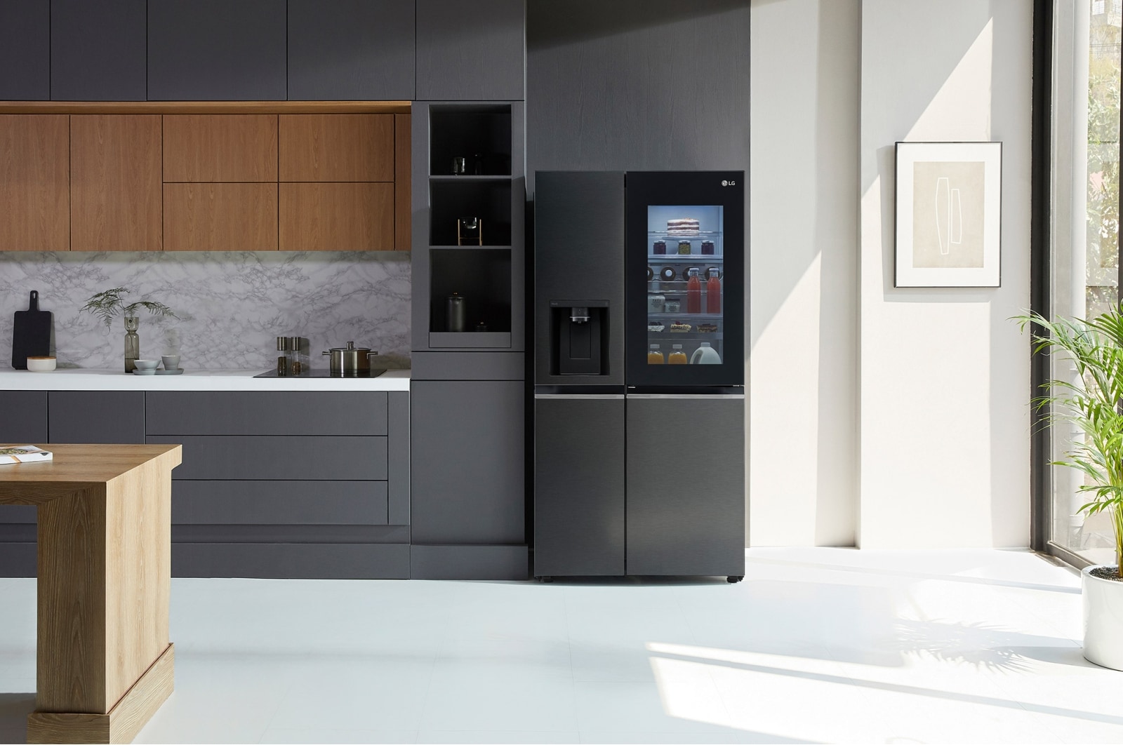 LG 635L InstaView? American Style Fridge Freezer Matte Black Total No Frost, GSXV91MCAE