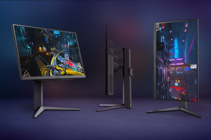 3 UltraGear monitors in different rotations, the two monitors on each side have a different game screenfill