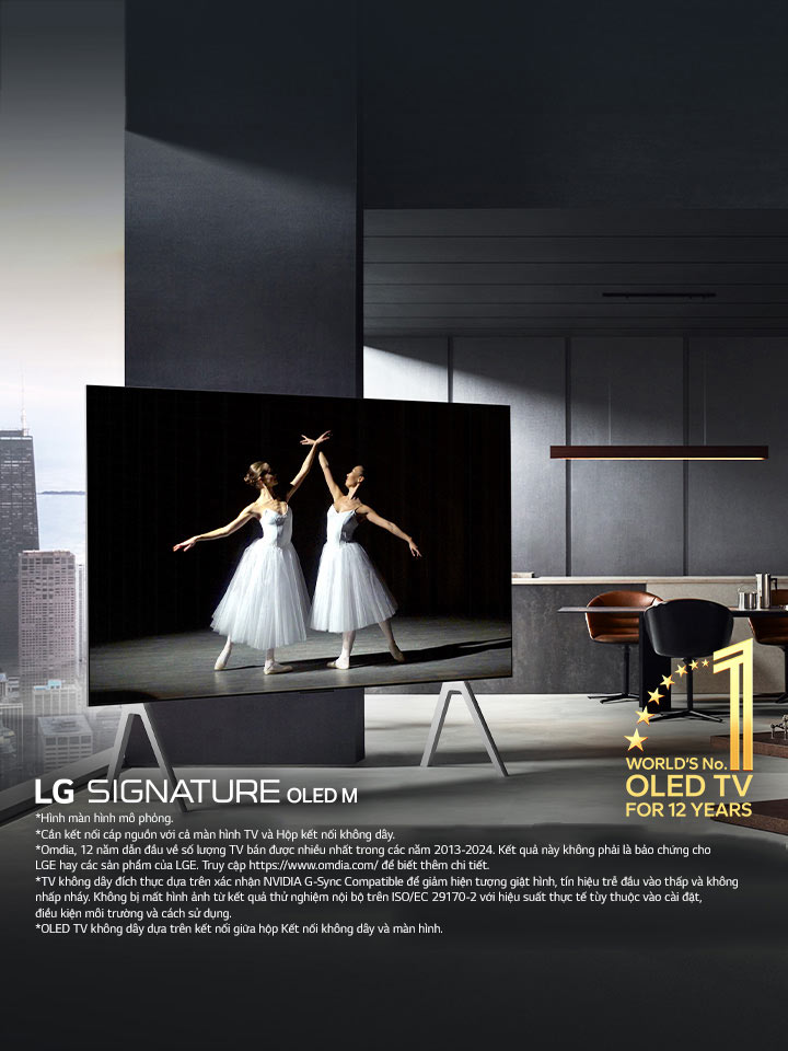 Kh?ng gian s?ng cao c?p v?i LG Signature OLED M5 trên chan ?? TV. Màn hình tr?ng r?t l?n. Kh?ng có day nào nhìn th?y ???c, th? hi?n c?ng ngh? True Wireless c?a TV. Bi?u t??ng OLED TV s? m?t th? gi?i trong 12 n?m và logo LG Signature OLED M có th? nhìn th?y.