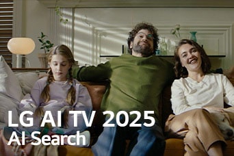 Tiêu ?? hi?n th? là LG AI TV 2025, Al Search. M?t gia ?ình ba ng??i ng?i trên gh? dài trong phòng khách