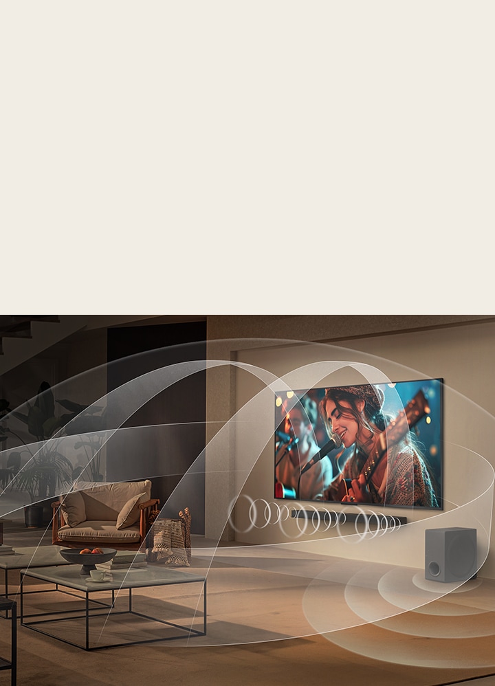 Wohnzimmer mit einem LG QNED TV und einer LG Soundbar mit Grafiken, die zeigen, wie beide Ger?te den Raum mit Multi-Surround-Klang füllen.