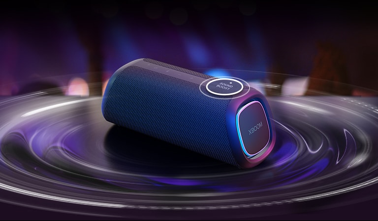 LG XBOOM GO XG5 ??t trên bàn. Nút t?ng c??ng am thanh ???c phóng to và các hi?u ?ng sóng am thanh phát ra d??i loa. Phát video.