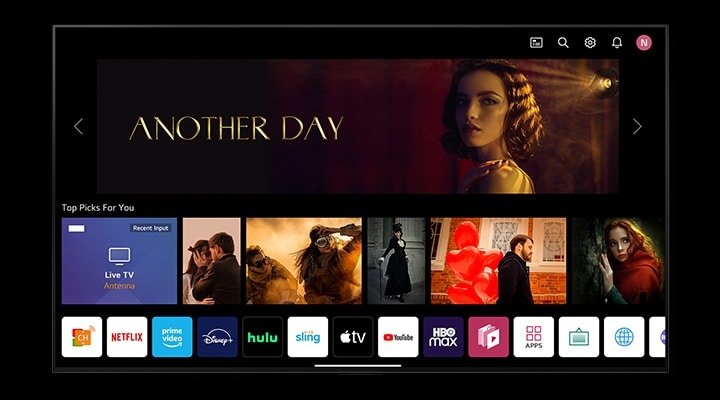Mehrere Apps schweben vor einem schwarzen Hintergrund und ordnen sich dann auf einem Fernsehbildschirm an.