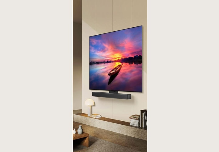 Uma TV LG OLED com soundbar exibe um lindo p?r do sol. Ela oferece excelente qualidade de imagem e som, ideal para jogos e filmes.