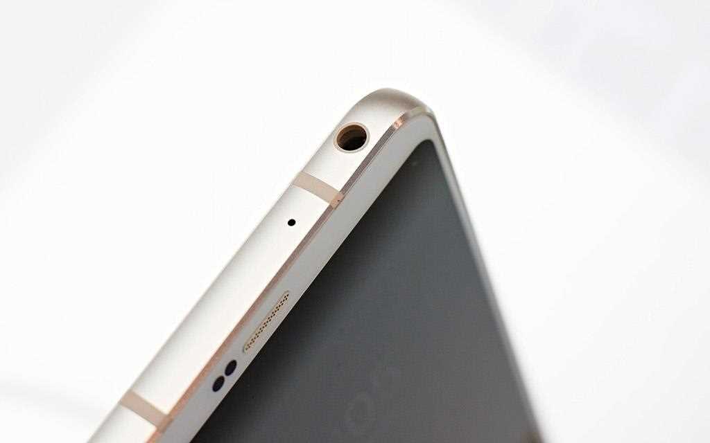 A macro shot of the upper side of lg g6