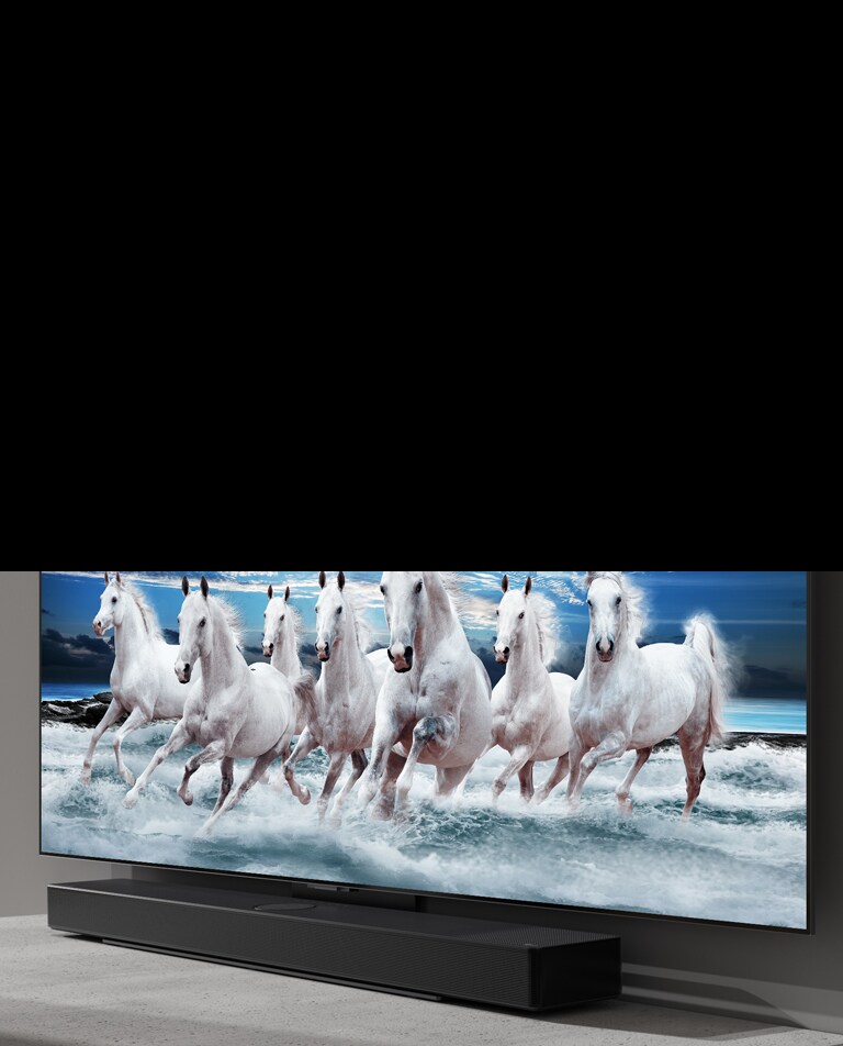 Valgel laual on soundbar ja teler. Teler n?itab 7 valget hobust.