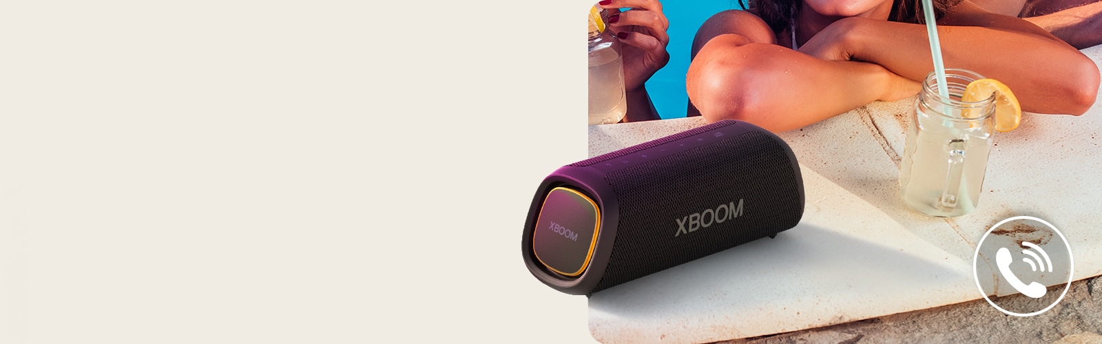 LG XBOOM Go XG7 on pandud basseini ??rde. Kolm inimest r??givad l?bi k?lari basseinis.