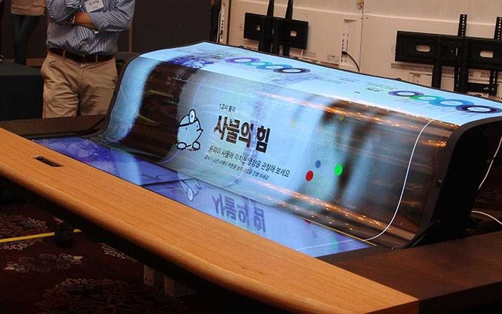ar_ee-flexible-oled-display.jpg