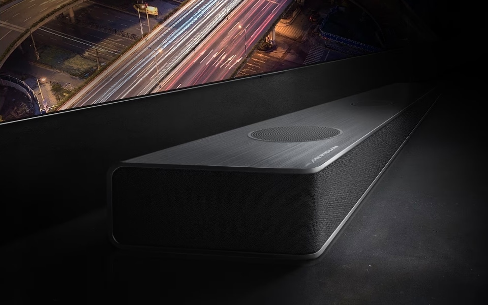 LG juhtmevaba soundbar, mis demonstreerib, kuidas seadistada helibaari
