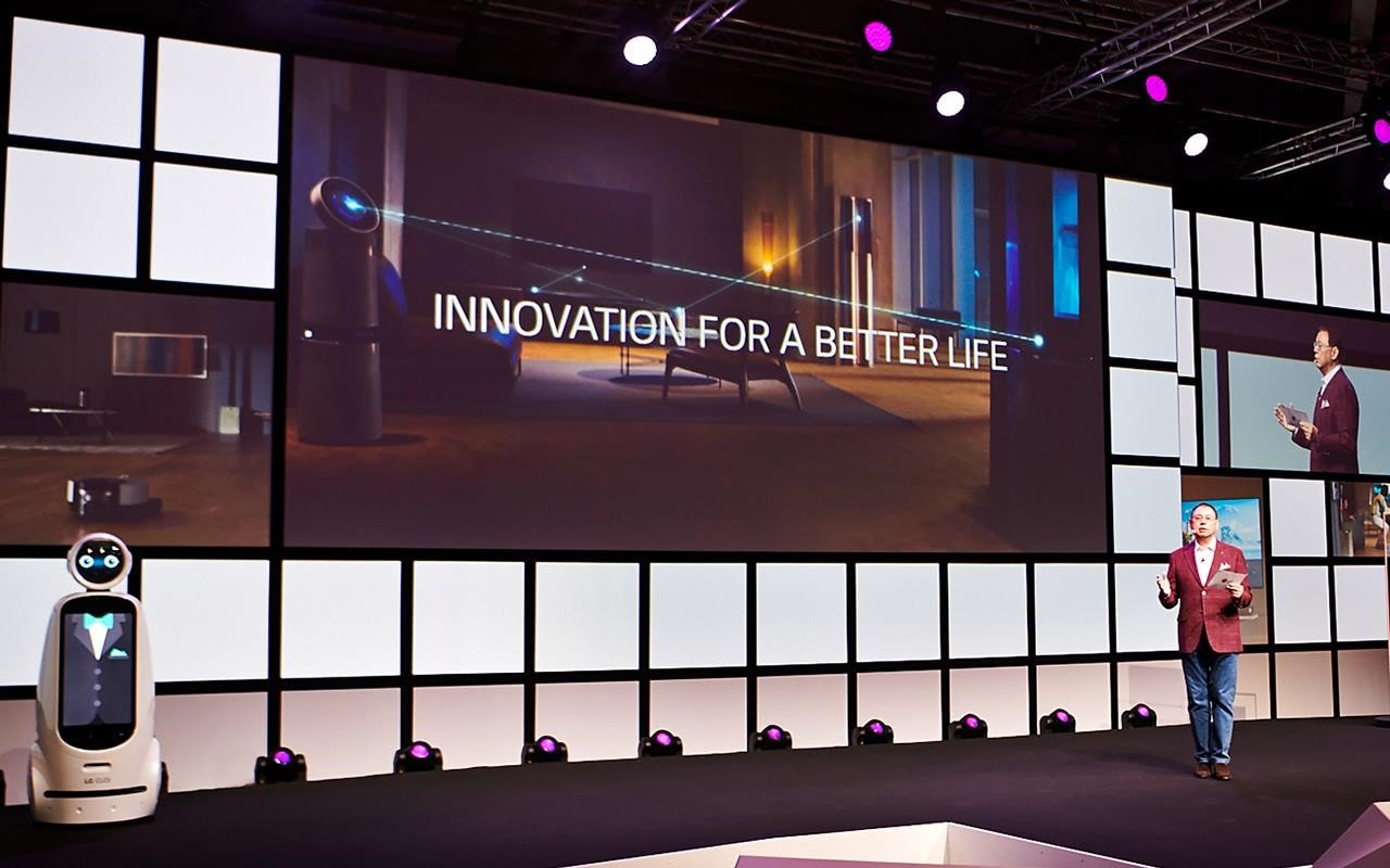 LGE CEO Seong-jin Jo is introducing innovation of LG ThinQ AI innovation.