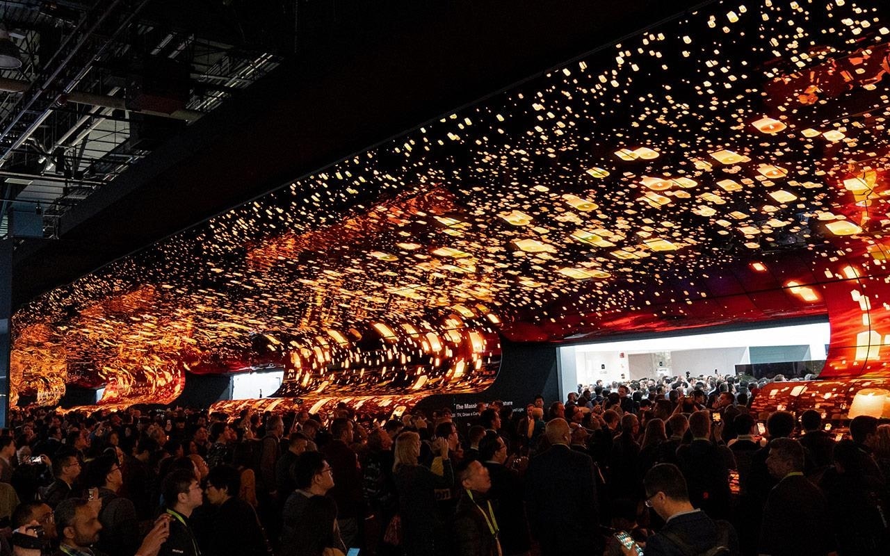 OLED Falls näitus CES 2019.