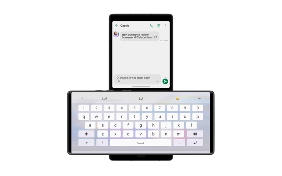 The LG WING's in-app expansion feature that allows the messaging app to be on two screens