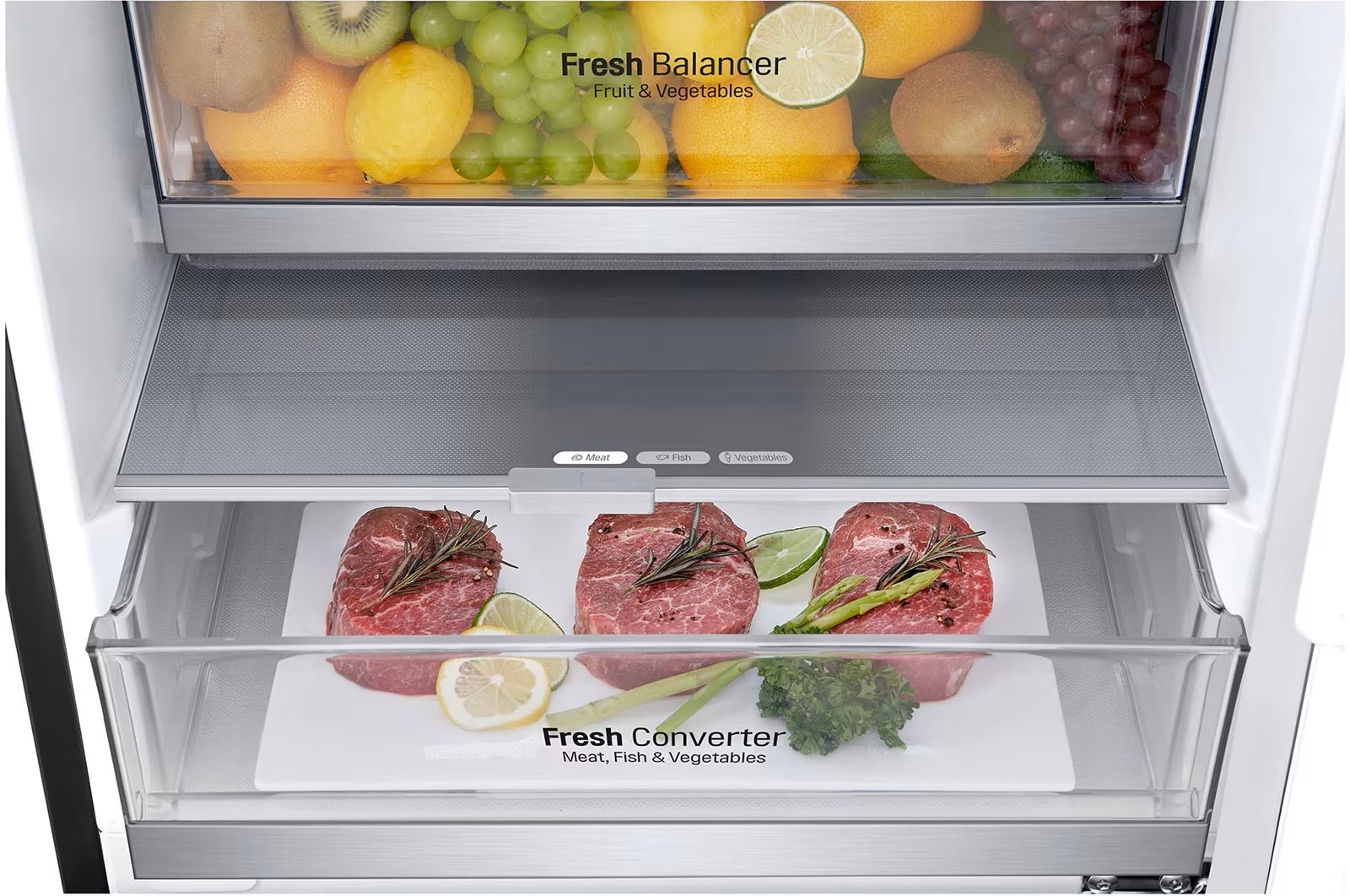 Intérieur d’un réfrigérateur LG avec tiroirs "Fresh Balancer" pour fruits colorés et "Fresh Converter" pour steaks et herbes.
