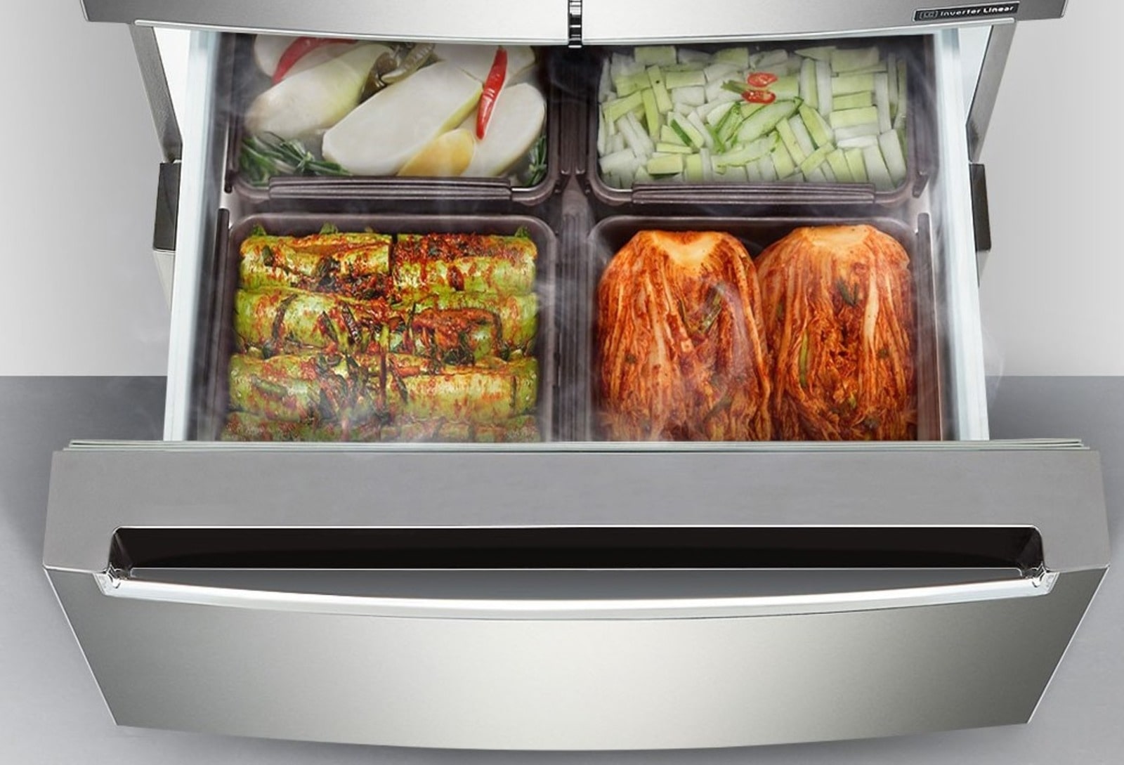 Réfrigérateur LG pour kimchi au design minimaliste en acier inoxydable, doté d’un compartiment supérieur et de deux tiroirs inférieurs spécialement conçus pour une conservation optimale du kimchi.