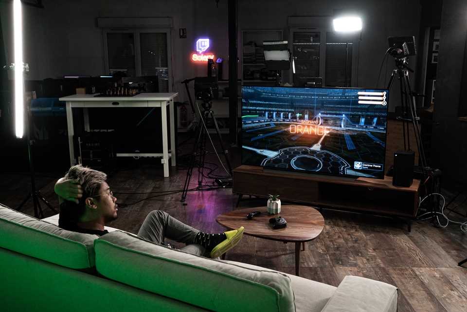 202112_TV_OLED_Solary_2.jpg