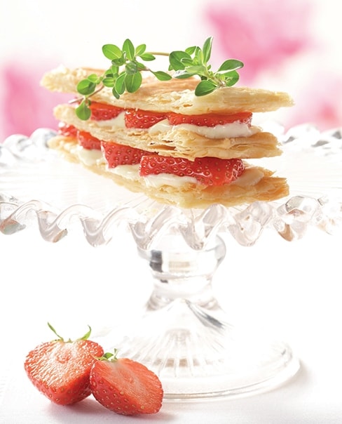 202207_NeoChef_millefeuilles_fraise_creme_serpolet.jpg