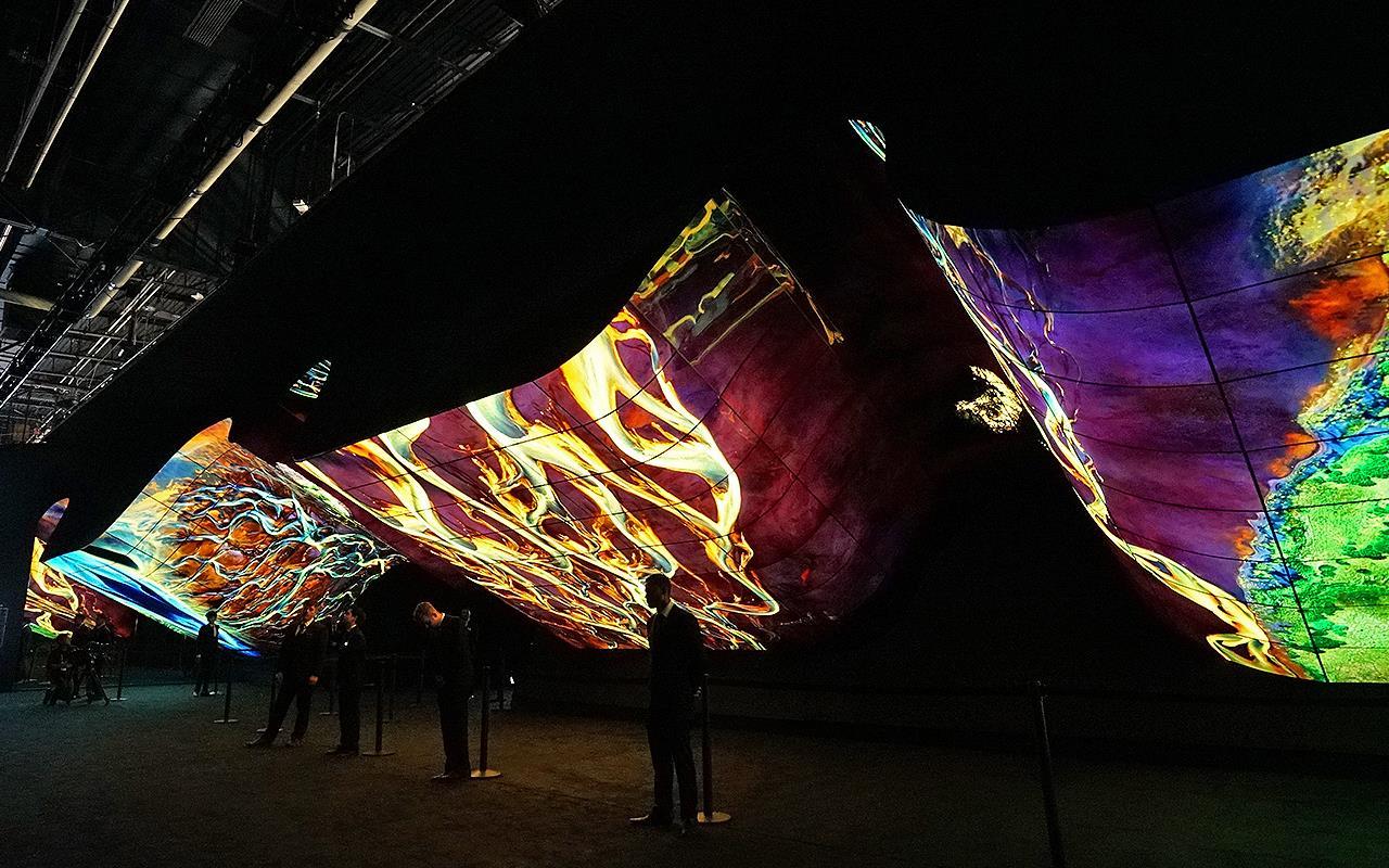 L'exposition LG Falls au CES 2020.