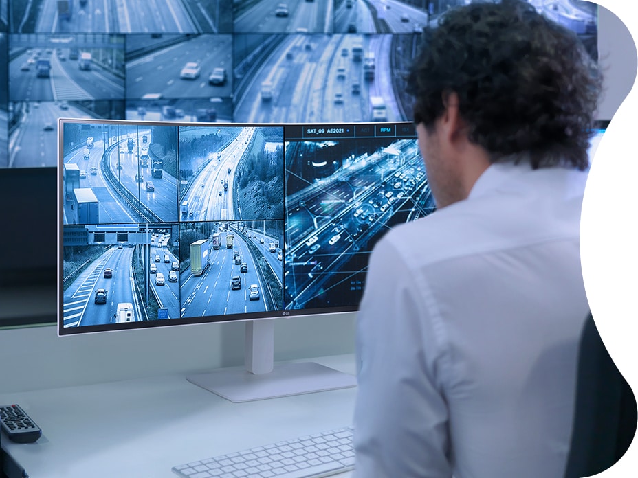 Meet LG 38CL950, an all-in-one thin client that adds value to the work environment with superior performance and low cost.