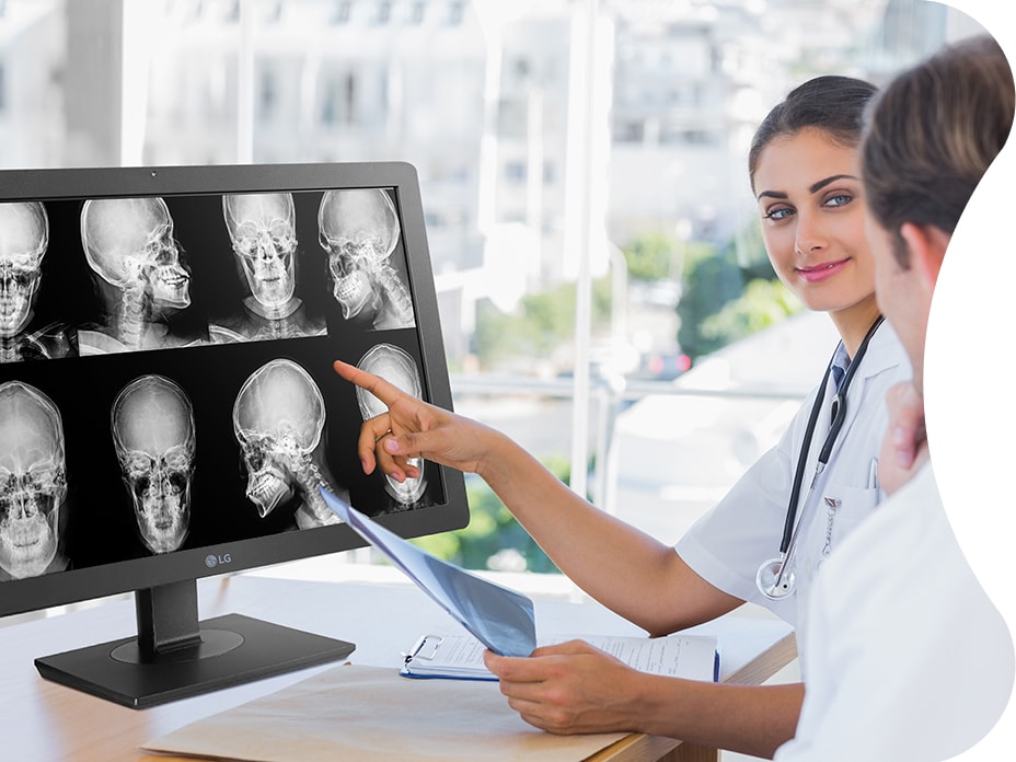 For remote diagnostics, you need a clinical review monitor. LG’s 27' 8MP IPS display 24HR513C is a perfect fit for the use. 