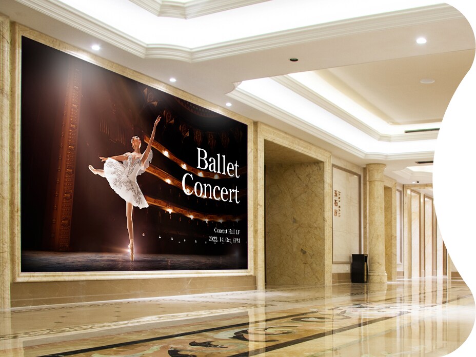 LG MAGNIT bolsters a remarkable screen quality and attracts guests to the cruise lobby.