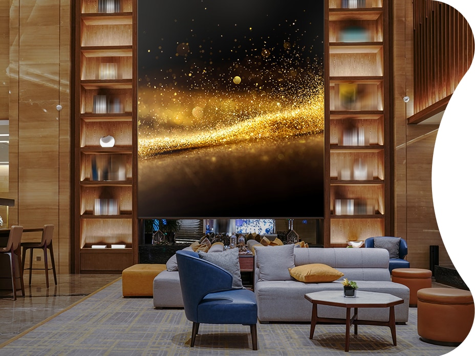 LG MAGNIT bolsters a remarkable screen quality and attracts guests to the hotel lobby.