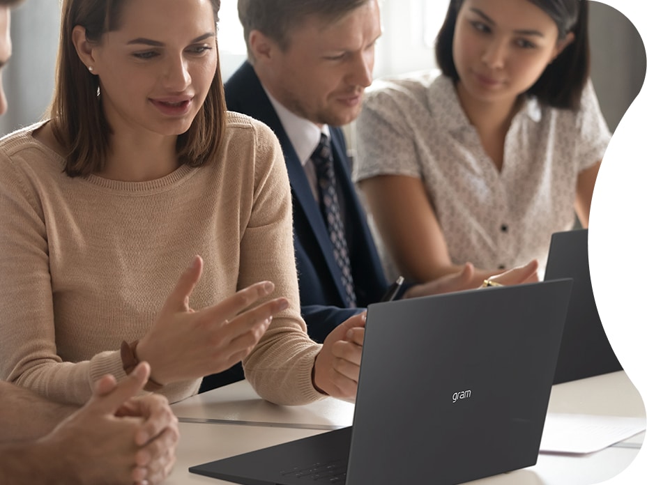 LG gram16 lets you focus only on the meeting without having to worry about battery life. 