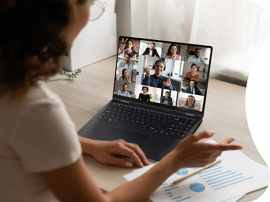  LG’s 16-inch laptop lets you focus only on the task without having to worry about the battery. Also being slim and light, it is ideal for people who have frequent meetings.