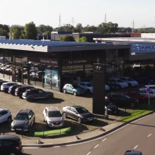 Explore how LG provides integrated retail solutions in Hyundai Motor Showroom in the Netherlands.
