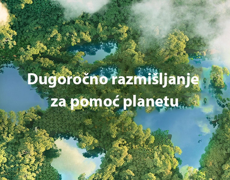 ?iroki pogled na zelenu ?umu s vrha, a tu je i oblak