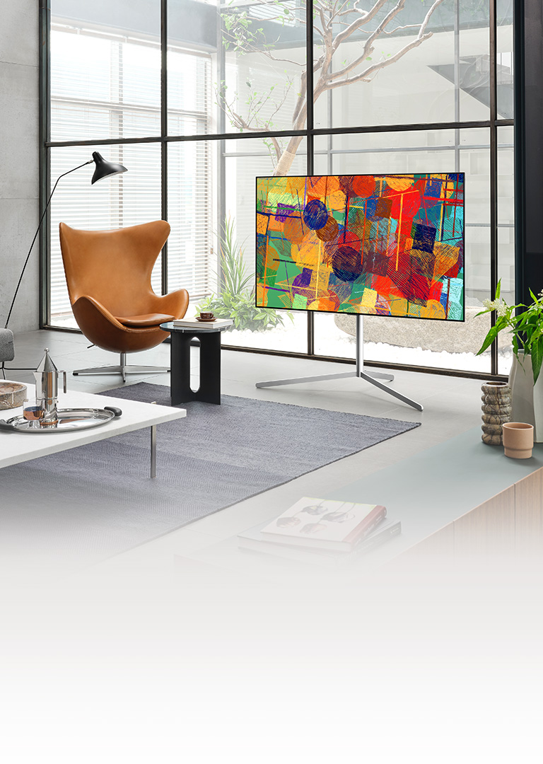 Tri televizora Gallery Design sa stalkom koji djeluju kao umjetni?ka djela na bilo kojem mjestu