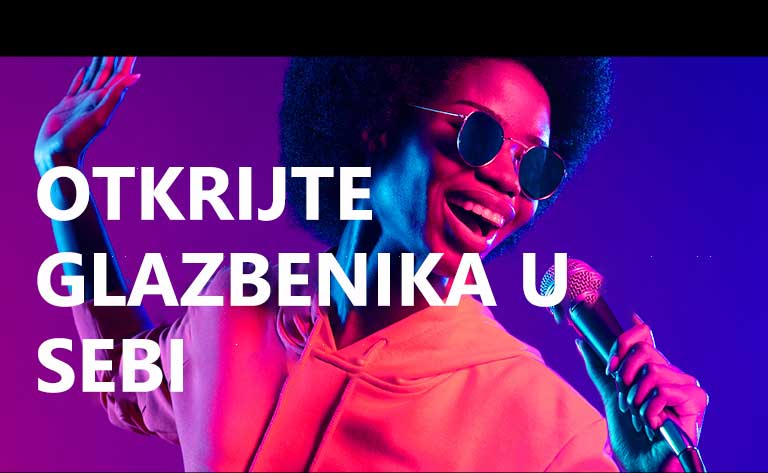 ?ena pjeva.