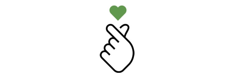 ???? Finger heart.