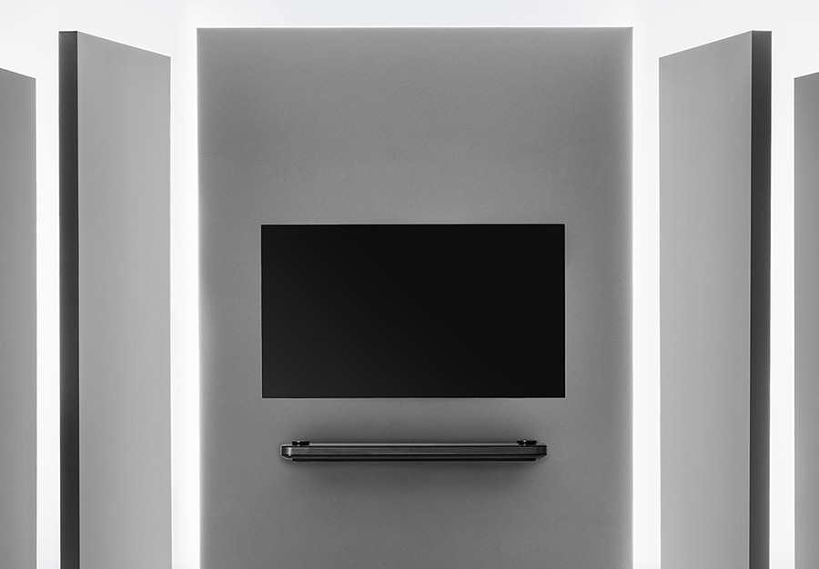LG SIGNATURE oled tv w circondato da pareti