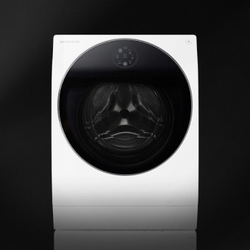 Immagine che mostra la lavatrice LG SIGNATURE frontalmente e il cassetto inferiore aperto.