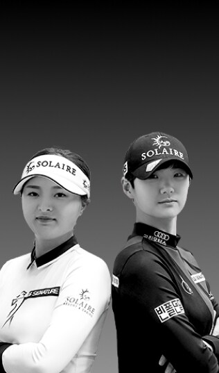 Immagine in scala di grigi di Jin Young Ko e Sung Hyun Park